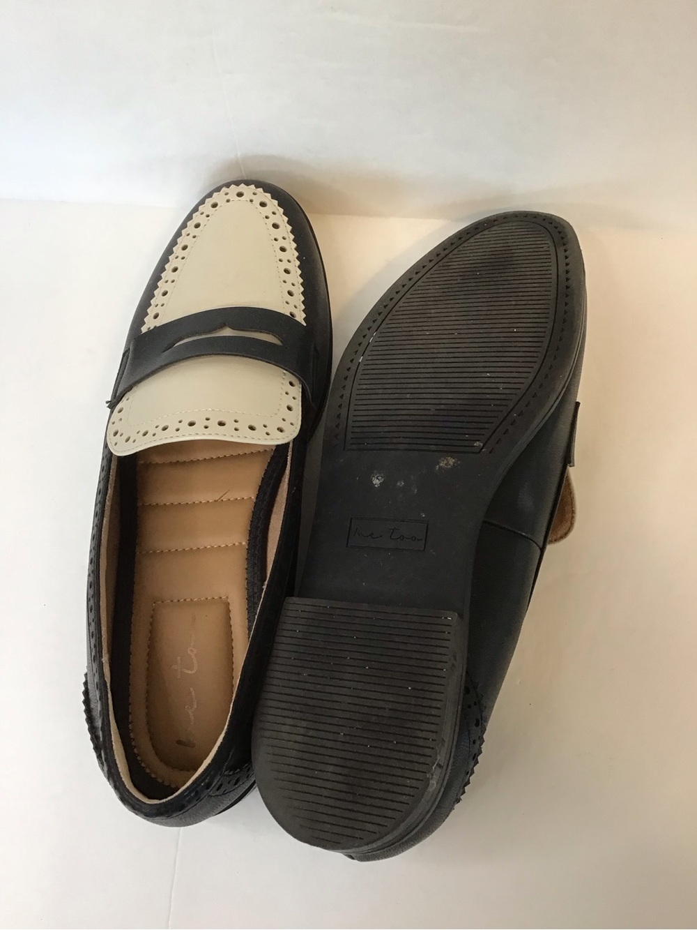 ME TOO Women's Classic Black & Ivory Two-Tone Soft Faux Leather Penny Loafer 9.5 - Picture 7 of 8